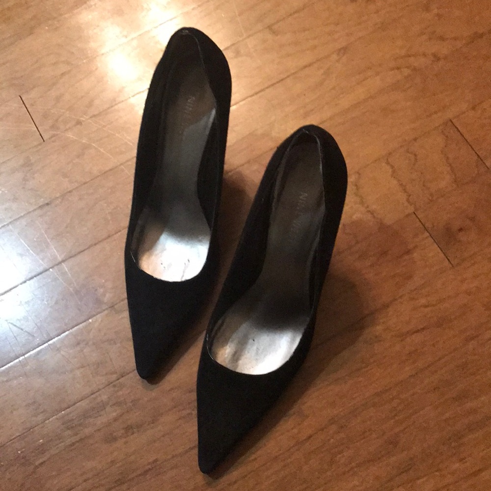 Nine West black suede pumps